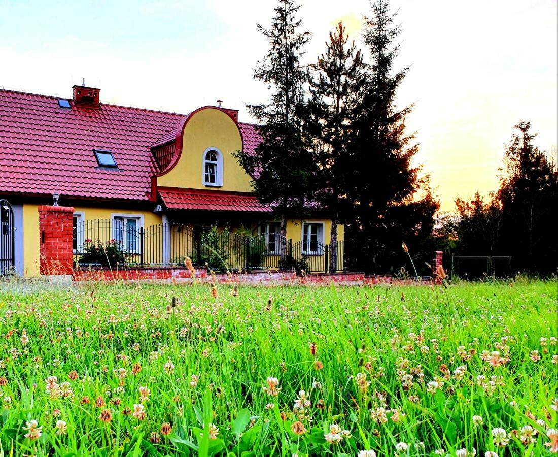 Big Yellow House Gorki Wielkie Exterior photo